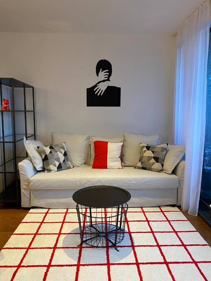 Cozy Red Bulldog Place In Apart-Complex/Pool Várna Kültér fotó